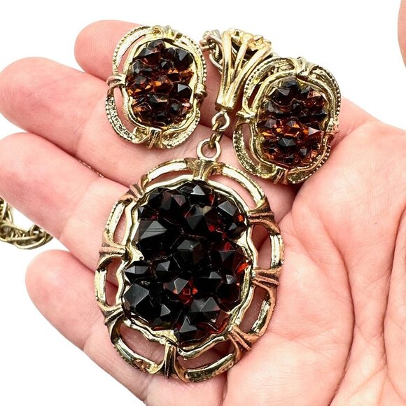 Vintage Whiting & Davis Amber Glass Gold Tone Pendant Necklace Earring Set - Picture 1 of 4